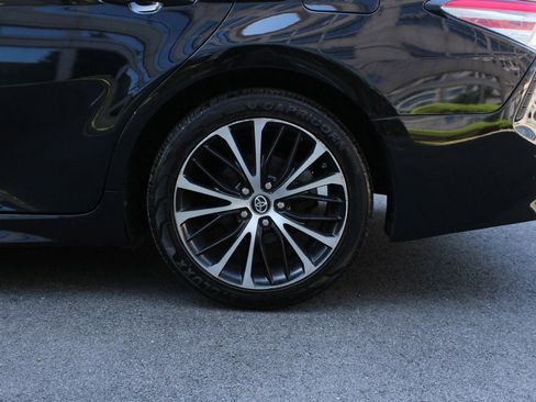 Used 2018 Toyota Camry SE w/ Moonroof Package FWD image 10