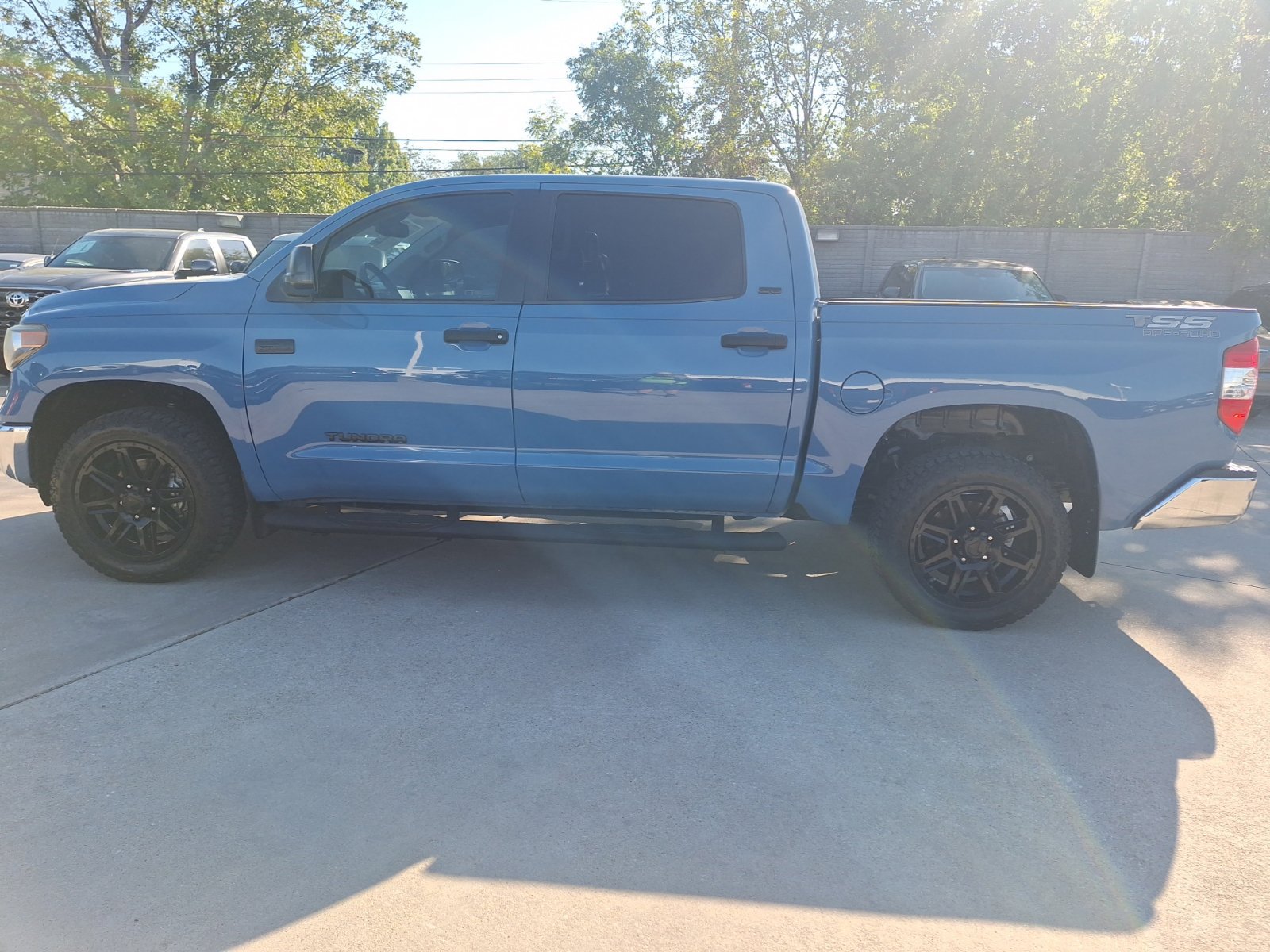 Used 2020 Toyota Tundra SR5 w/ SR5 Leather Package AWD/4WD image 3