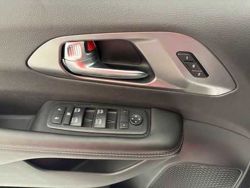 New 2027 Chrysler Pacifica Select FWD image 25