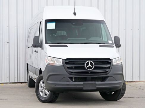 Used 2024 Mercedes-Benz Sprinter 2500 image 4