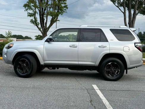 Used 2015 Toyota 4Runner SR5 RWD image 5