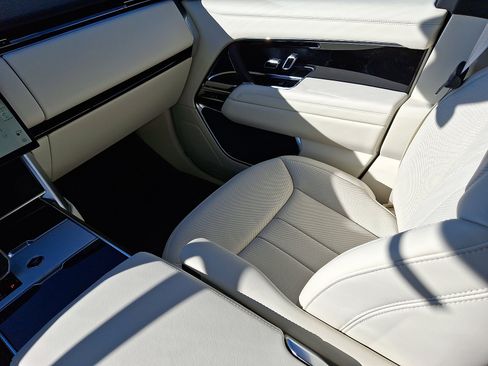 New 2026 Land Rover Range Rover Long Wheelbase SE image 13