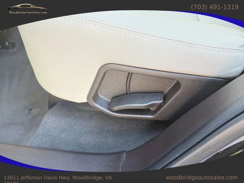 Used 2017 Hyundai Santa Fe Sport w/ 2.4L Value Package 06 image 23