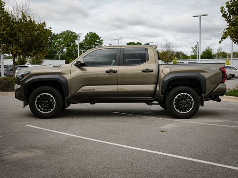 Used 2024 Toyota Tacoma TRD Off-Road image 7