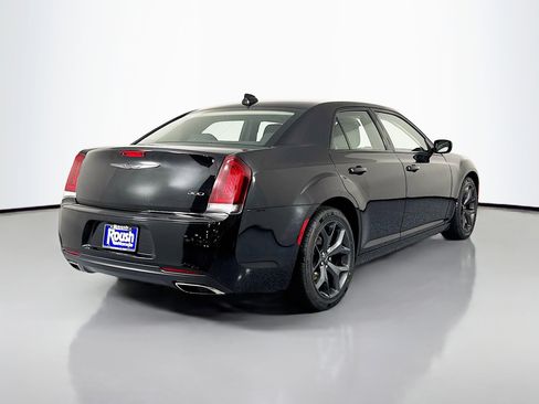 Used 2021 Chrysler 300 Touring w/ Sport Appearance Package image 5
