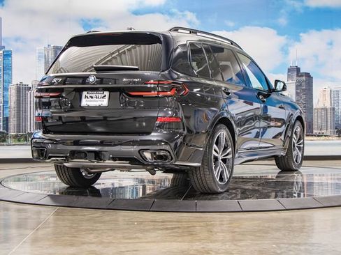 Certified 2025 BMW X7 xDrive40i w/ M Sport Package AWD/4WD image 8