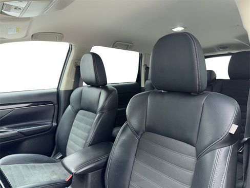 Used 2020 Mitsubishi Outlander ES image 31