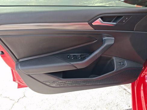 Used 2019 Volkswagen Jetta SEL w/ Cold Weather Package FWD image 11