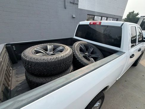 Used 2018 RAM 1500 Express w/ Express Value Package AWD/4WD image 12