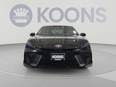 Used 2025 Toyota Camry SE FWD image 11