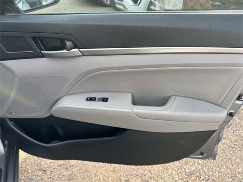 Used 2017 Hyundai Elantra Limited w/ Limited Ultimate Package 09 image 18