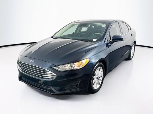 Used 2020 Ford Fusion SE FWD image 3
