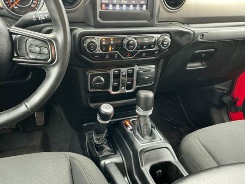 Used 2021 Jeep Gladiator Willys image 19