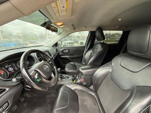 Used 2020 Jeep Cherokee Latitude Plus image 12