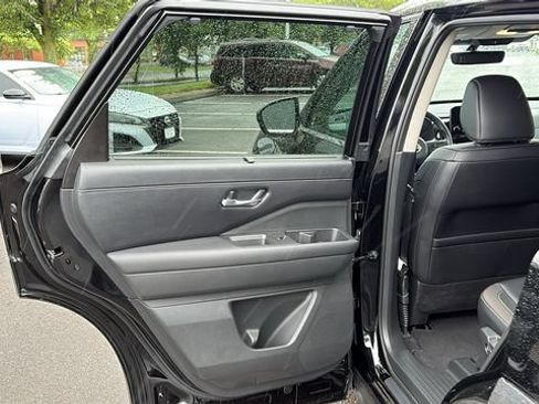 Certified 2024 Nissan Pathfinder SL AWD/4WD image 21