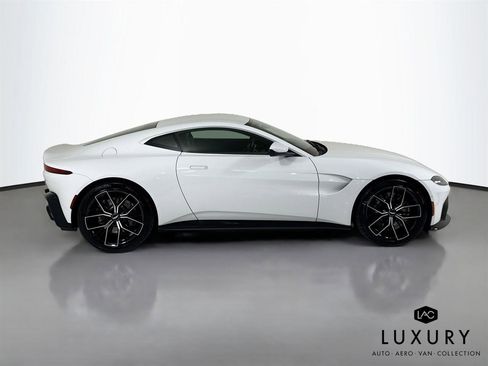 Used 2022 Aston Martin V8 Vantage Coupe image 5
