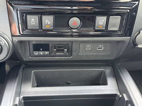Used 2024 Nissan Titan PRO-4X AWD/4WD image 29