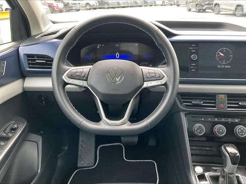 Used 2023 Volkswagen Taos SE w/ Panoramic Sunroof Package AWD/4WD image 17