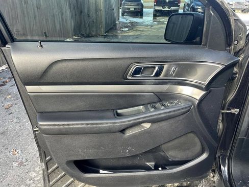 Used 2019 Ford Explorer XLT w/ Equipment Group 202A image 12