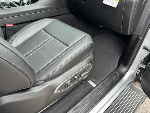 New 2026 Jeep Grand Wagoneer L Limited AWD/4WD image 37