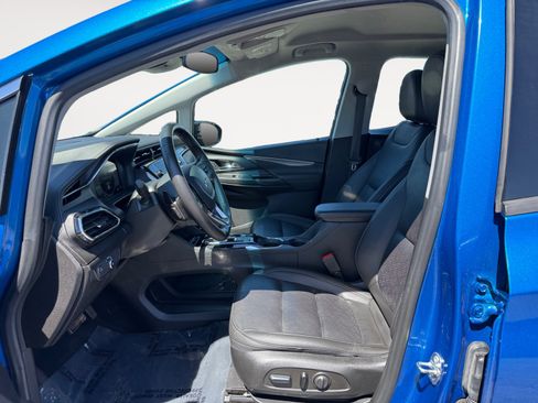 Used 2023 Chevrolet Bolt LT w/ Infotainment Package FWD image 10