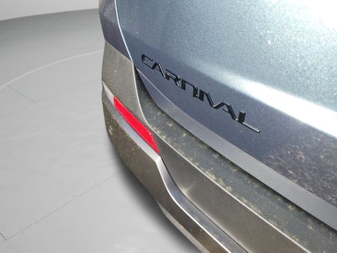 New 2026 Kia Carnival SX image 8