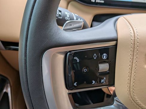Certified 2025 Land Rover Range Rover SE AWD/4WD image 28