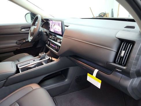 New 2026 Nissan Pathfinder Platinum image 38