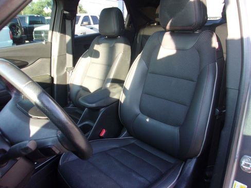 Used 2021 Chevrolet TrailBlazer RS w/ Sun and Liftgate Package AWD/4WD image 9
