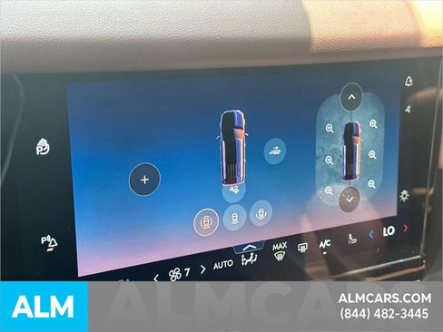 Used 2025 Lincoln Navigator Reserve AWD/4WD image 34