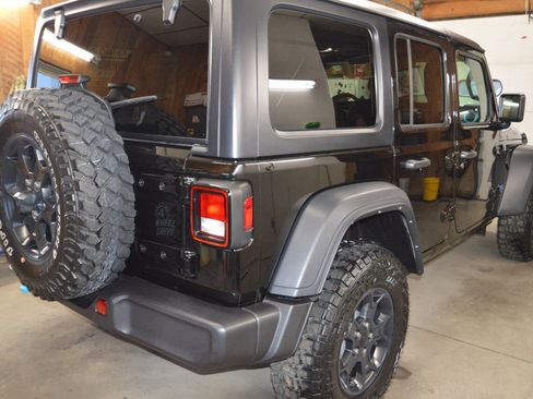 Used 2023 Jeep Wrangler Unlimited w/ Cold Weather Group image 11