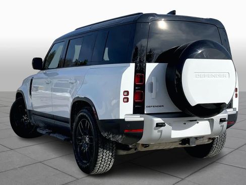 Used 2025 Land Rover Defender 110 S image 11