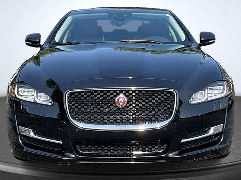 Used 2018 Jaguar XJ R-Sport RWD image 2