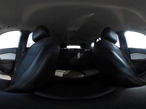 Used 2025 Chevrolet Trax LT w/ LT Convenience Package FWD image 43