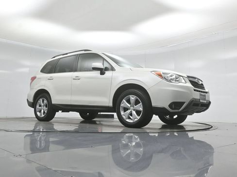 Used 2016 Subaru Forester 2.5i Limited AWD/4WD image 3