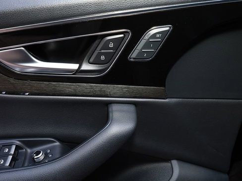 Used 2018 Audi Q7 3.0T Prestige w/ Prestige Package image 25