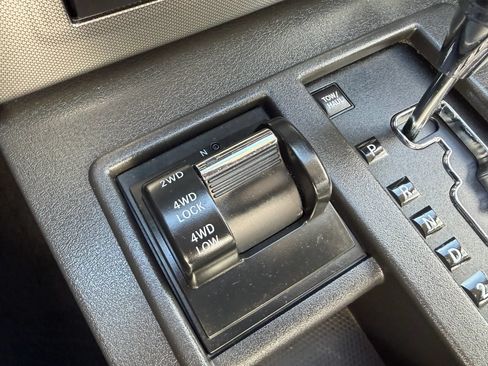 Used 2011 Jeep Liberty Sport AWD/4WD image 17