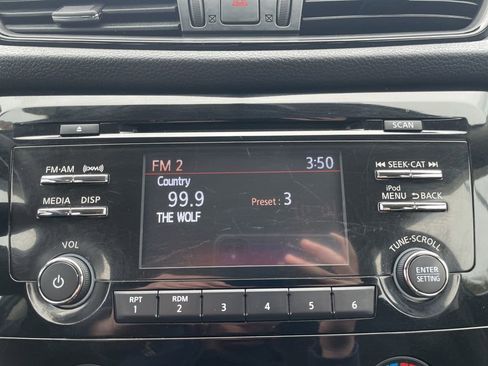 Used 2017 Nissan Rogue S AWD/4WD image 14