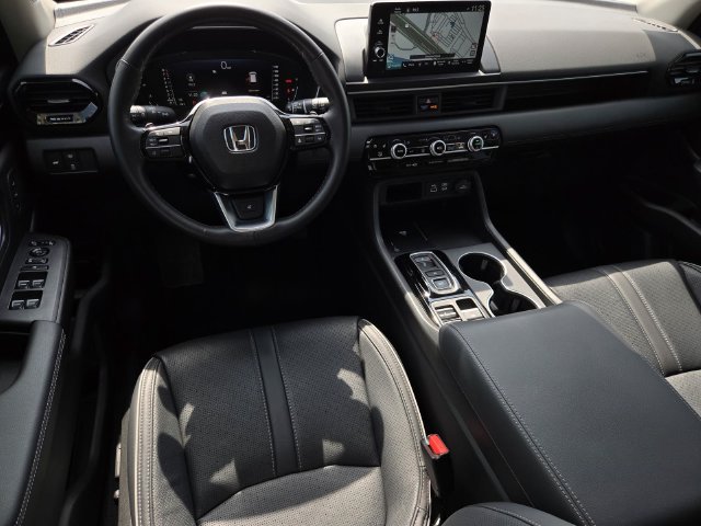 Used 2025 Honda Pilot Elite image 19