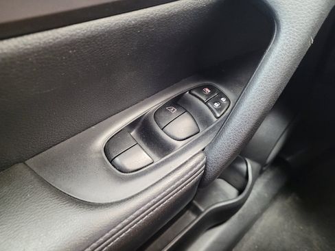 Used 2014 Nissan Rogue S FWD image 27