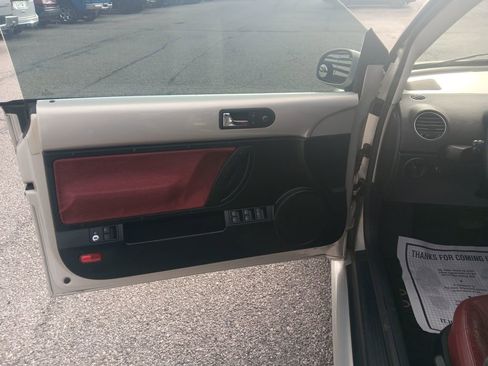 Used 2009 Volkswagen Beetle Blush image 10