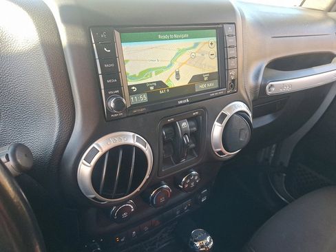 Used 2018 Jeep Wrangler Unlimited Rubicon w/ Cold Weather Group image 29