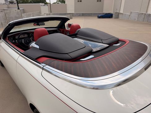 Used 2017 Rolls-Royce Dawn RWD image 10