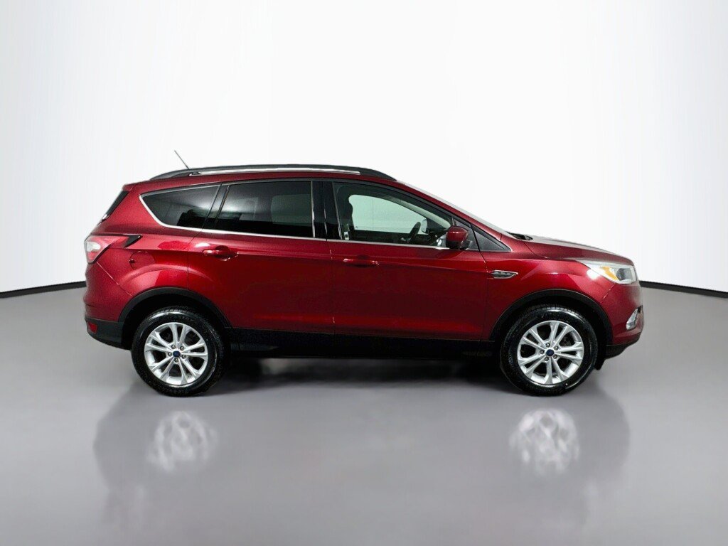 Used 2018 Ford Escape SE w/ SE Sync 3 Package AWD/4WD image 6