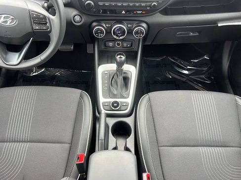 Used 2025 Hyundai Venue Limited FWD image 15