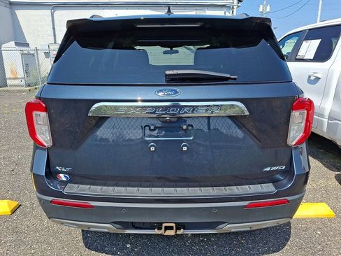 Used 2022 Ford Explorer XLT w/ Equipment Group 202A AWD/4WD image 5