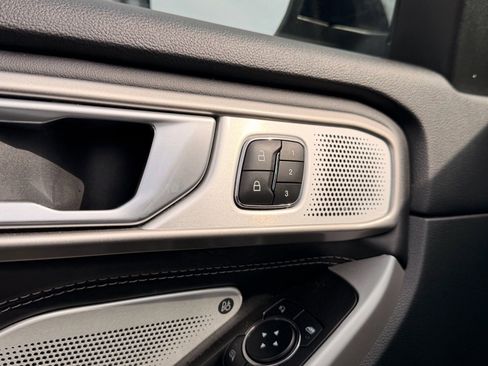 Used 2023 Ford Explorer Limited w/ Limited Technology Package image 14