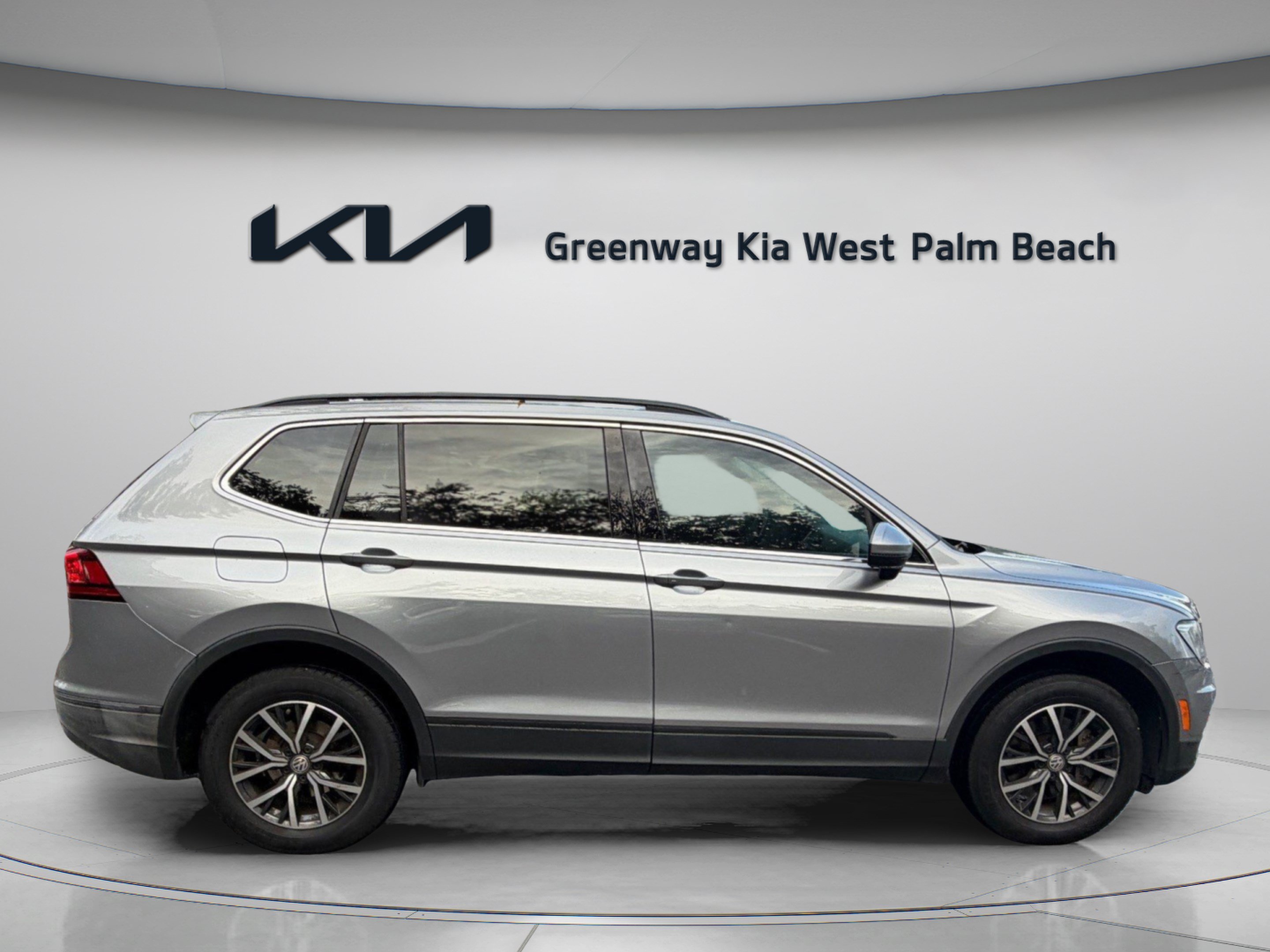 Used 2019 Volkswagen Tiguan SE FWD image 8
