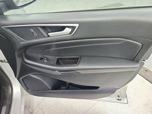 Used 2018 Ford Edge Titanium image 39