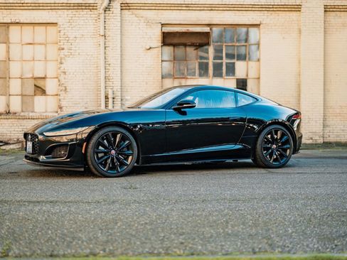 Used 2021 Jaguar F-TYPE R image 4